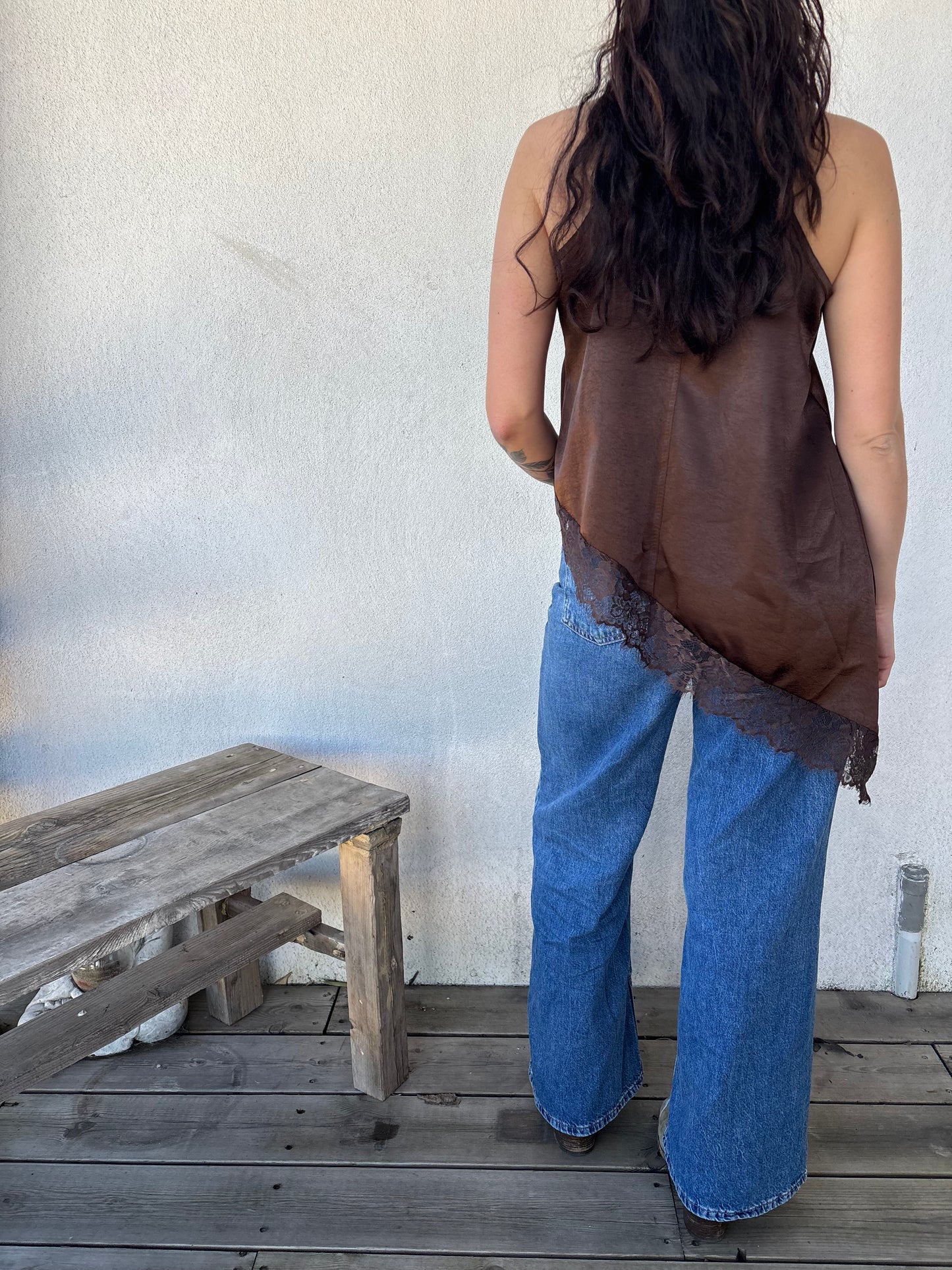 Top asymétrique NOVA • marron satiné dentelle