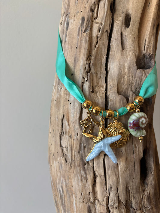 Nérée — Collier Bohème Bleu aux Breloques Maritimes