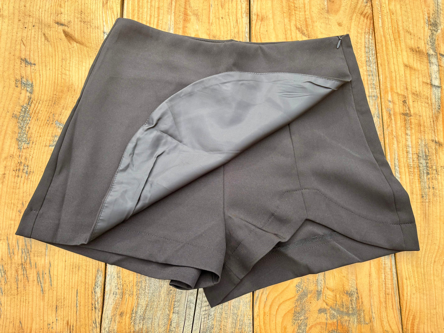 Mini-jupe short noire Léane