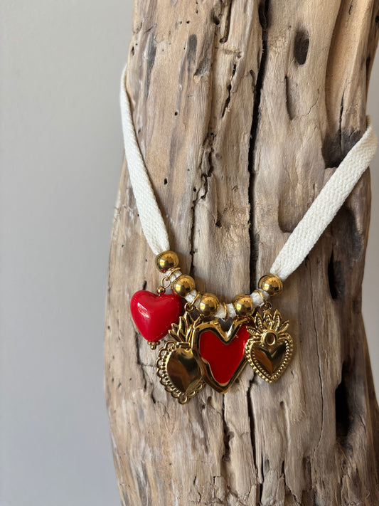 Collier Éloïse — Charme bohème et symboles de cœur sacrés
