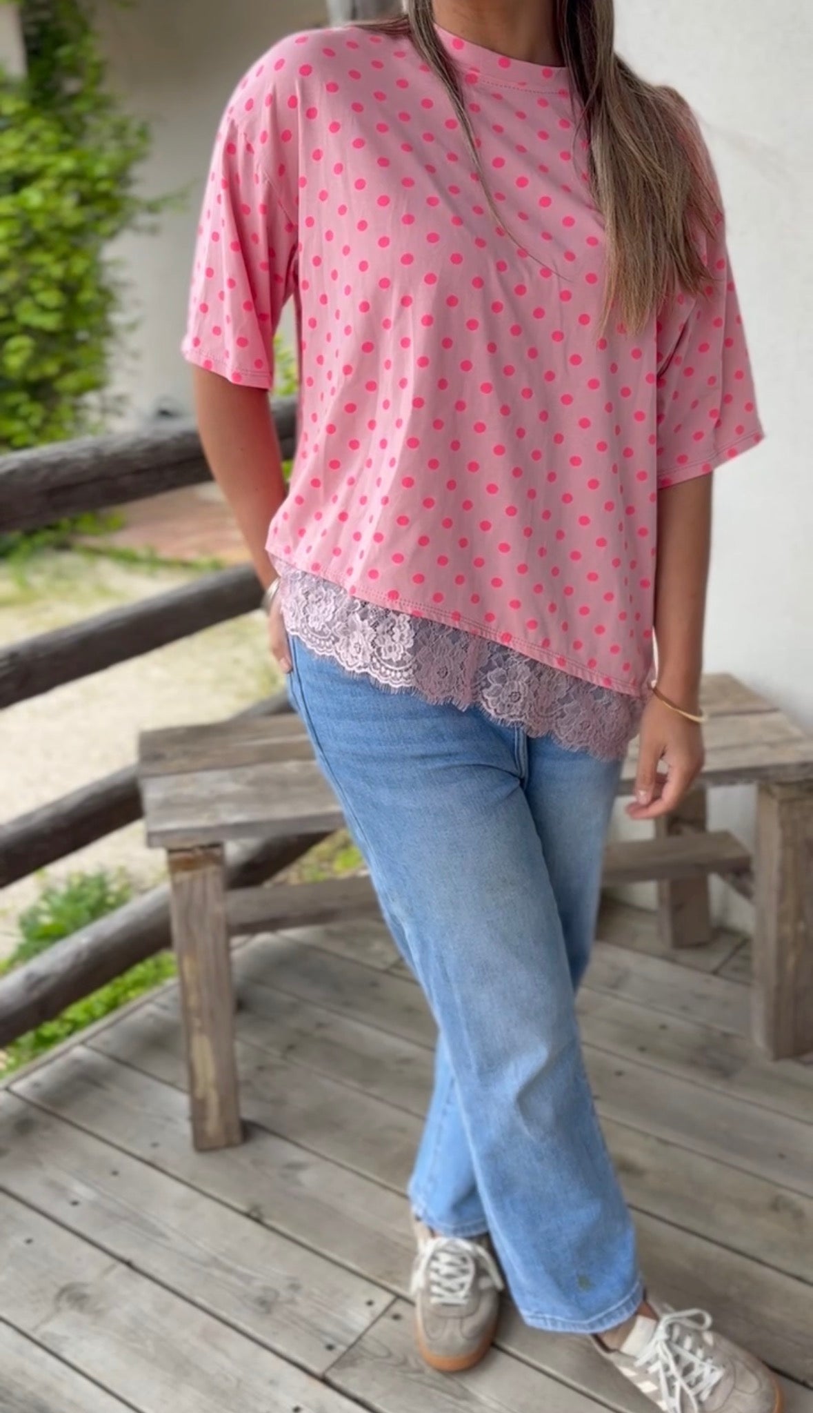 T-shirt à pois asymétrique • Rose