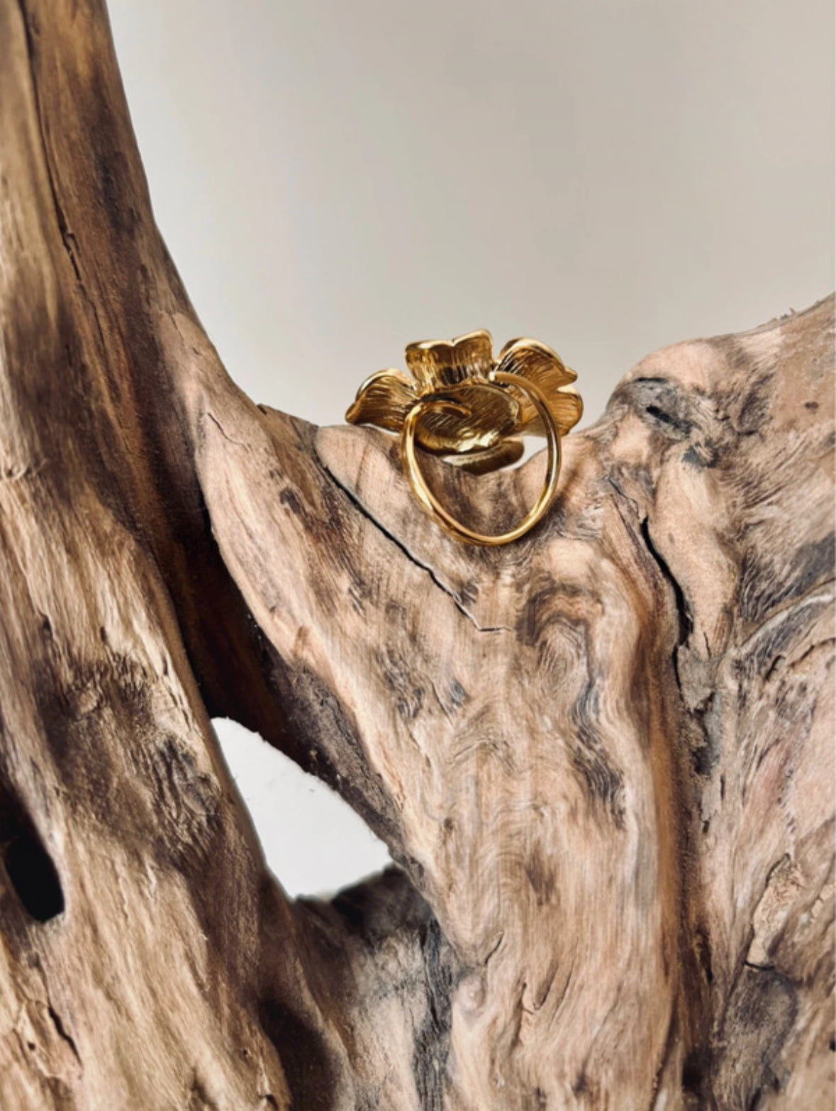 Callista — Grande Bague Fleur Dorée Ajustable