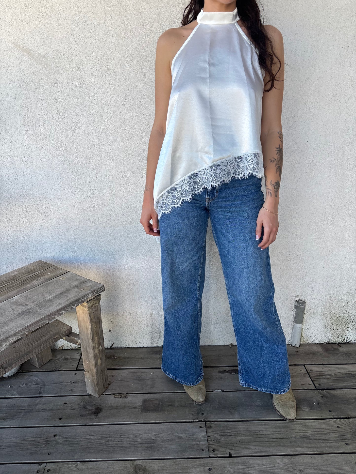 Top asymétrique NOVA • blanc satiné dentelle