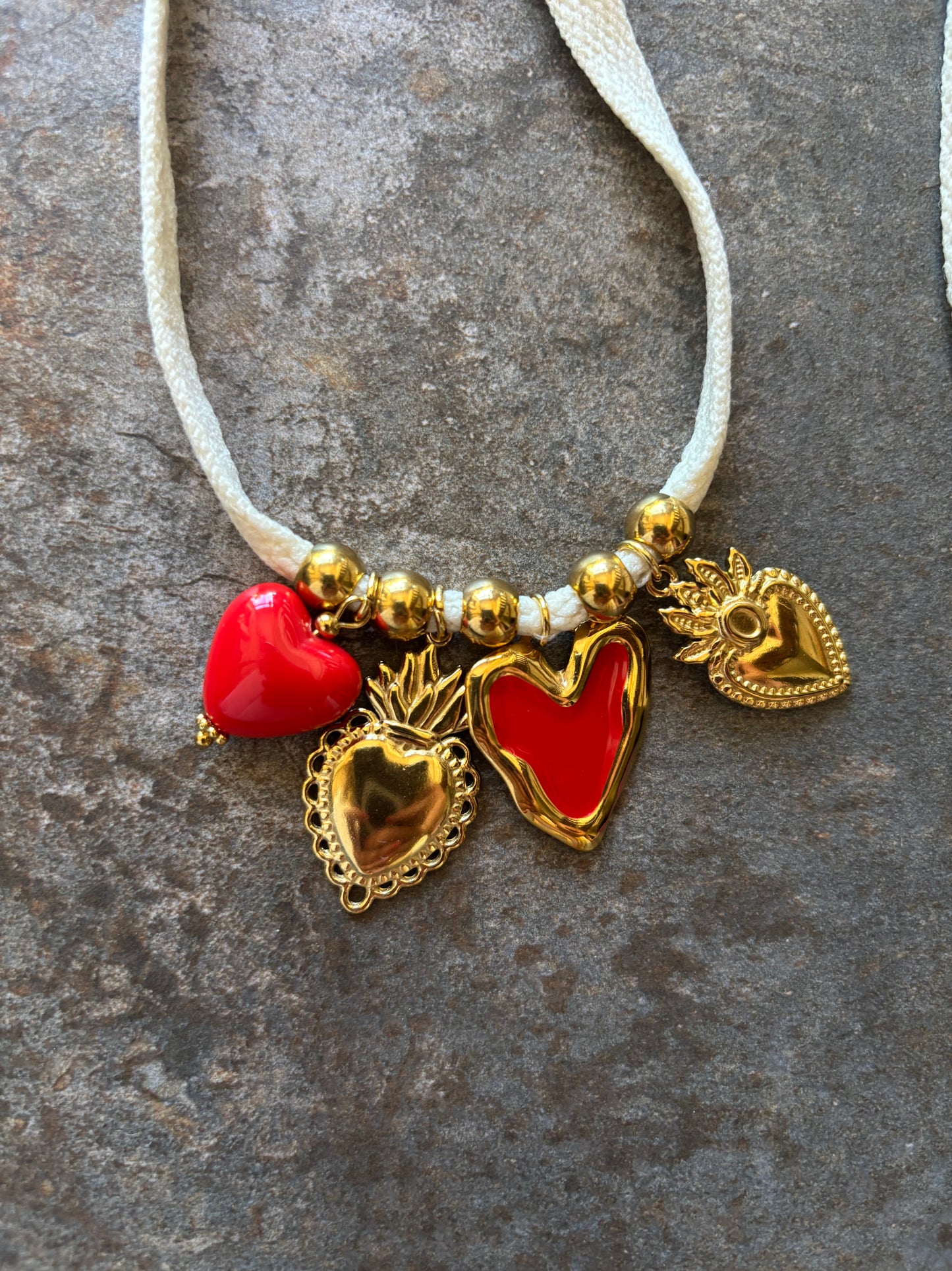 Collier Éloïse — Charme bohème et symboles de cœur sacrés