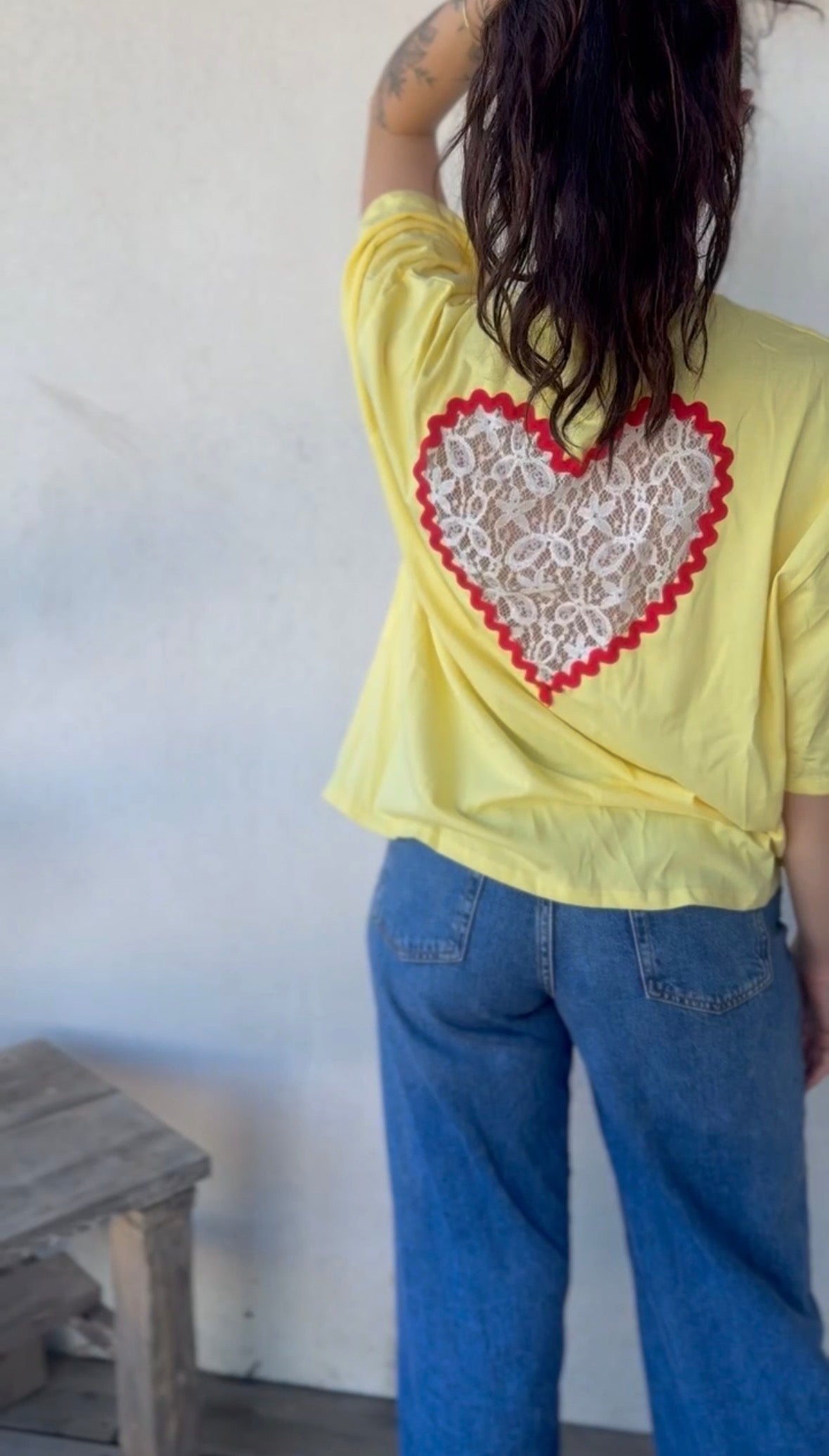 T-shirt LOVE • coeur dentelle jaune