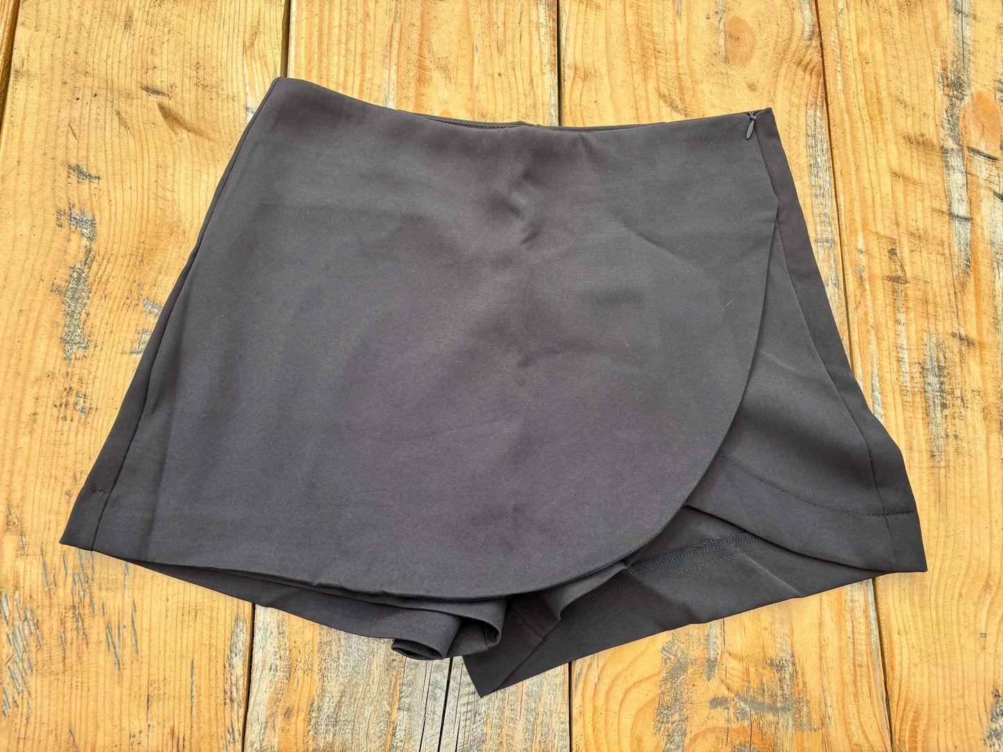 Mini-jupe short noire Léane