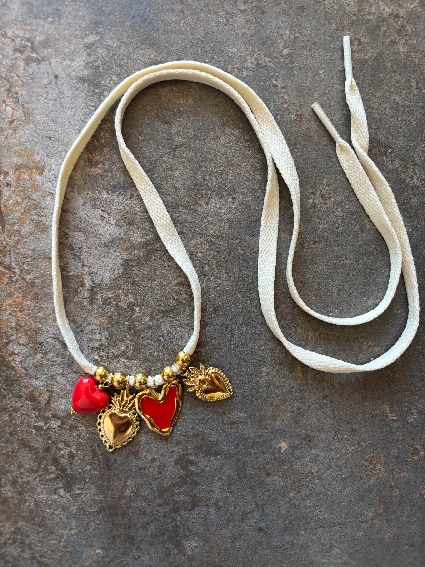 Collier Éloïse — Charme bohème et symboles de cœur sacrés