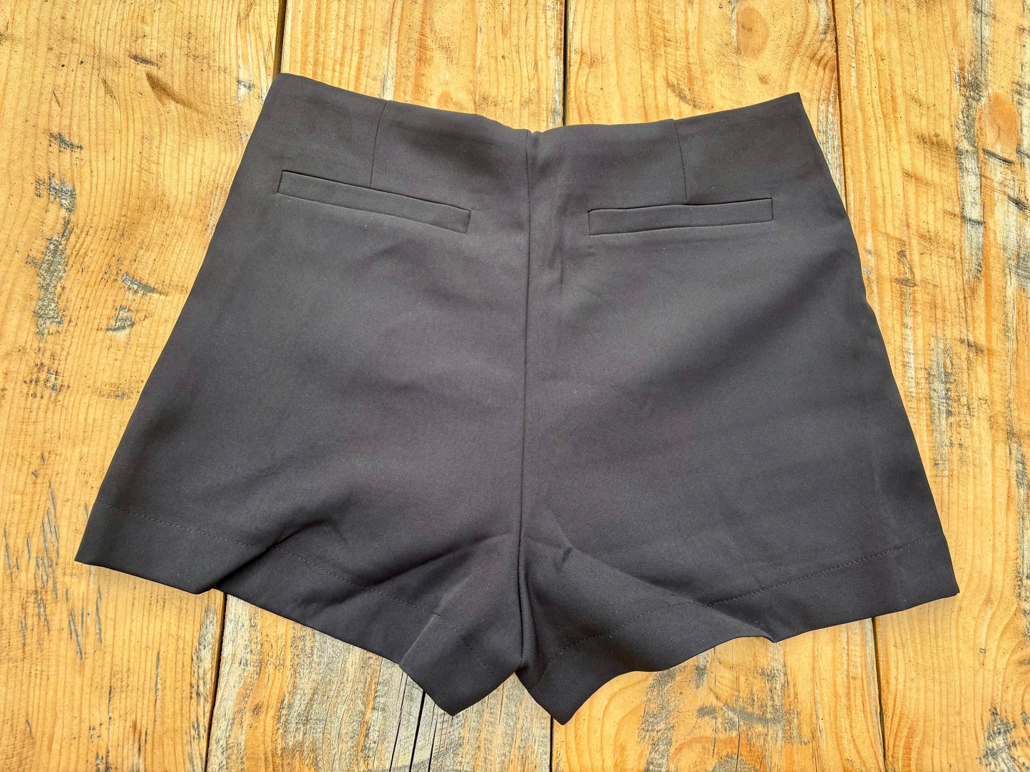 Mini-jupe short noire Léane