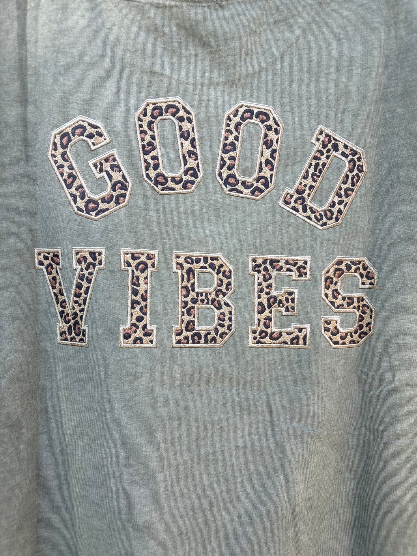 T-shirt Good Vibes • kaki léopard