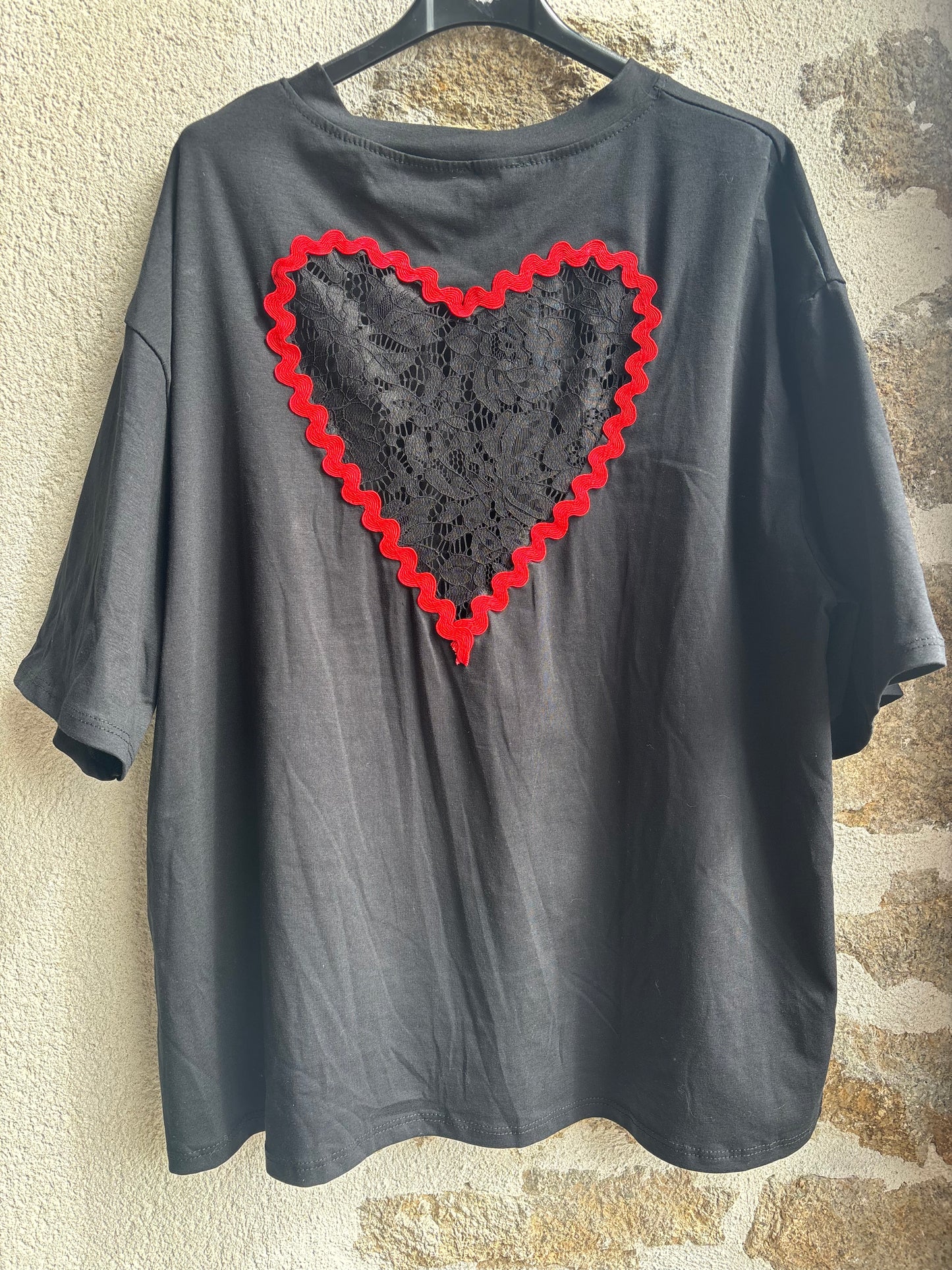T-shirt LOVE • coeur dentelle noir